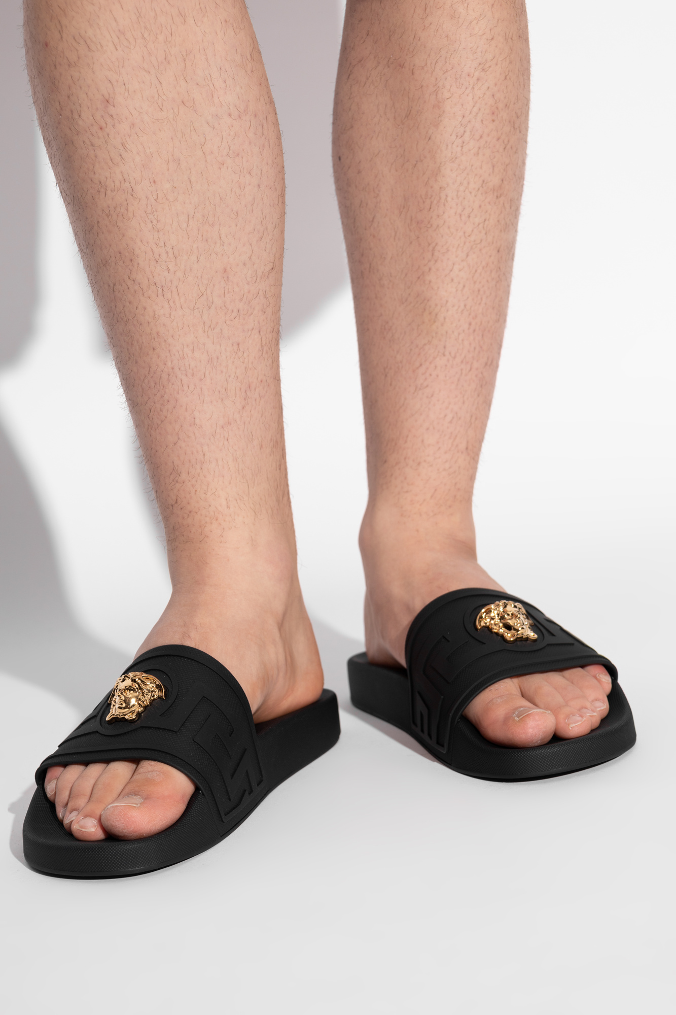 【送料&関税込】Versace Rubber Flip-flops Black Rubber flip-flops Versace - Vitkac AS
